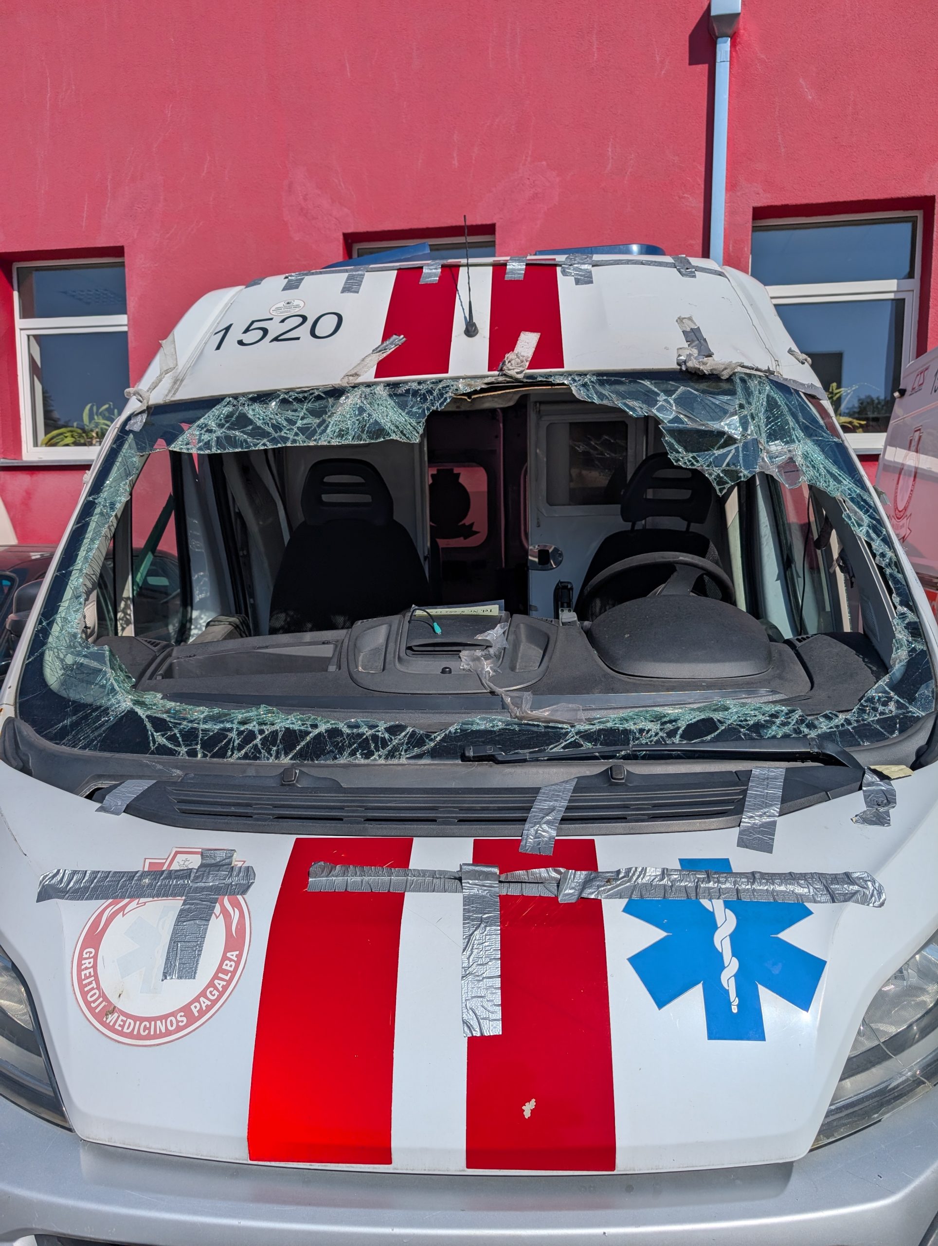 Greitosios medicinos pagalbos automobilis po avarijos