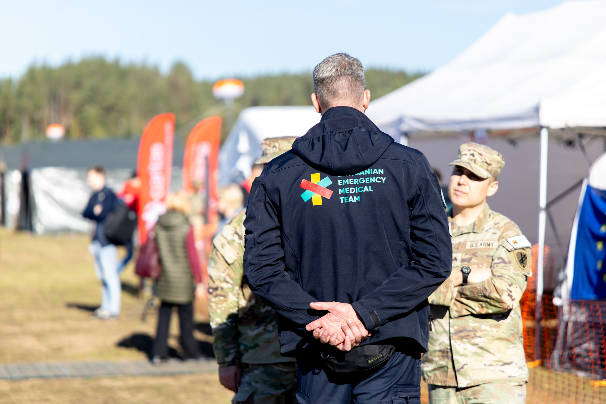 Sąveika su partneriais humanitarinėje stovykloje. LRV nuotr.