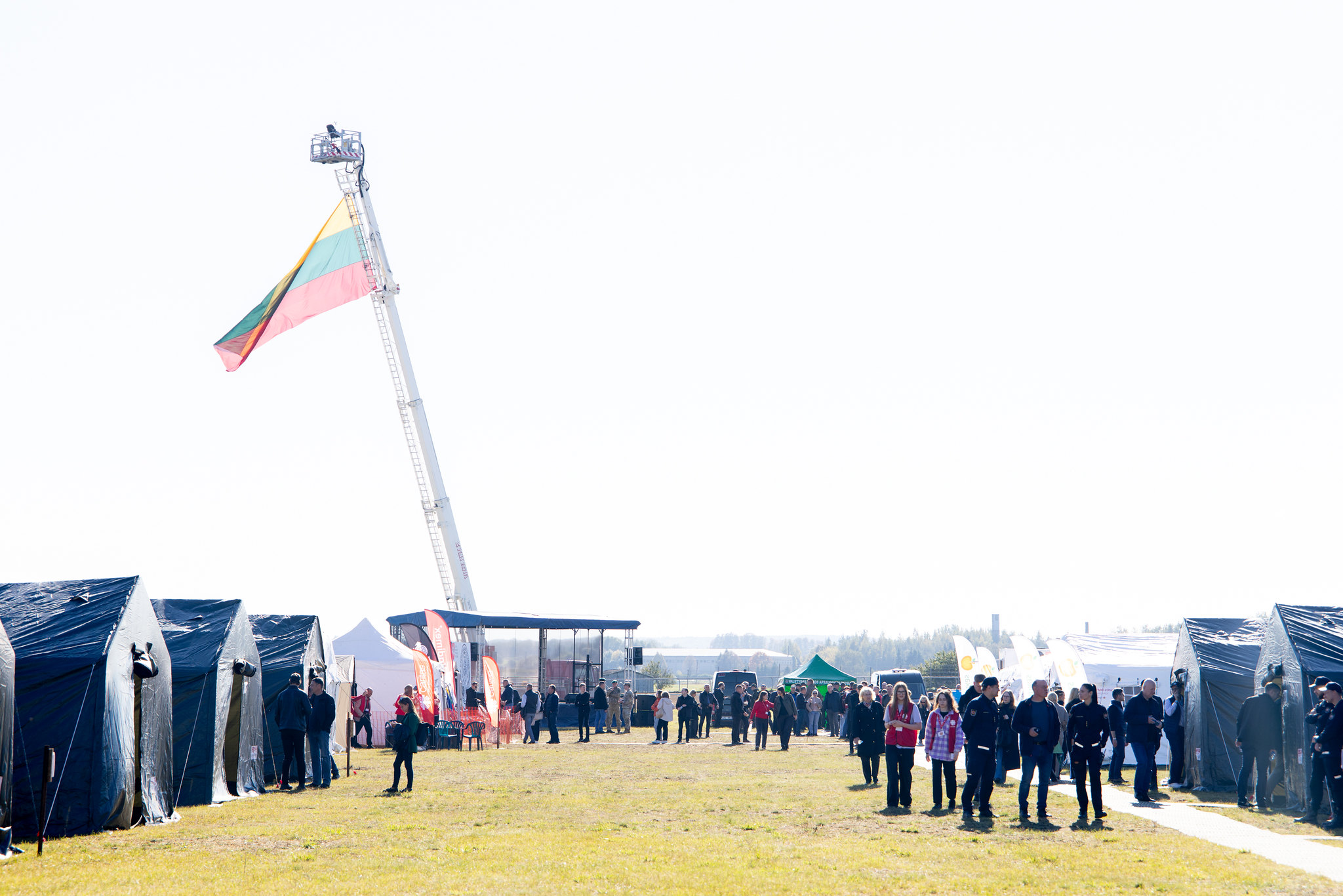 Mokomoji humanitarinė stovykla Lazdijų hipodrome. LRV nuotr.